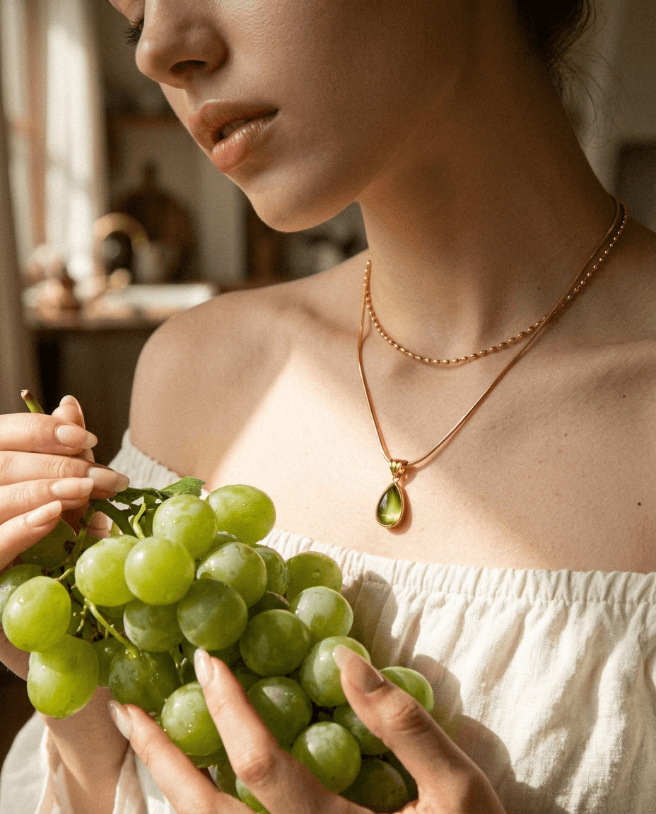 Vintage Olive Green Teardrop Pendant Necklace - Image 3