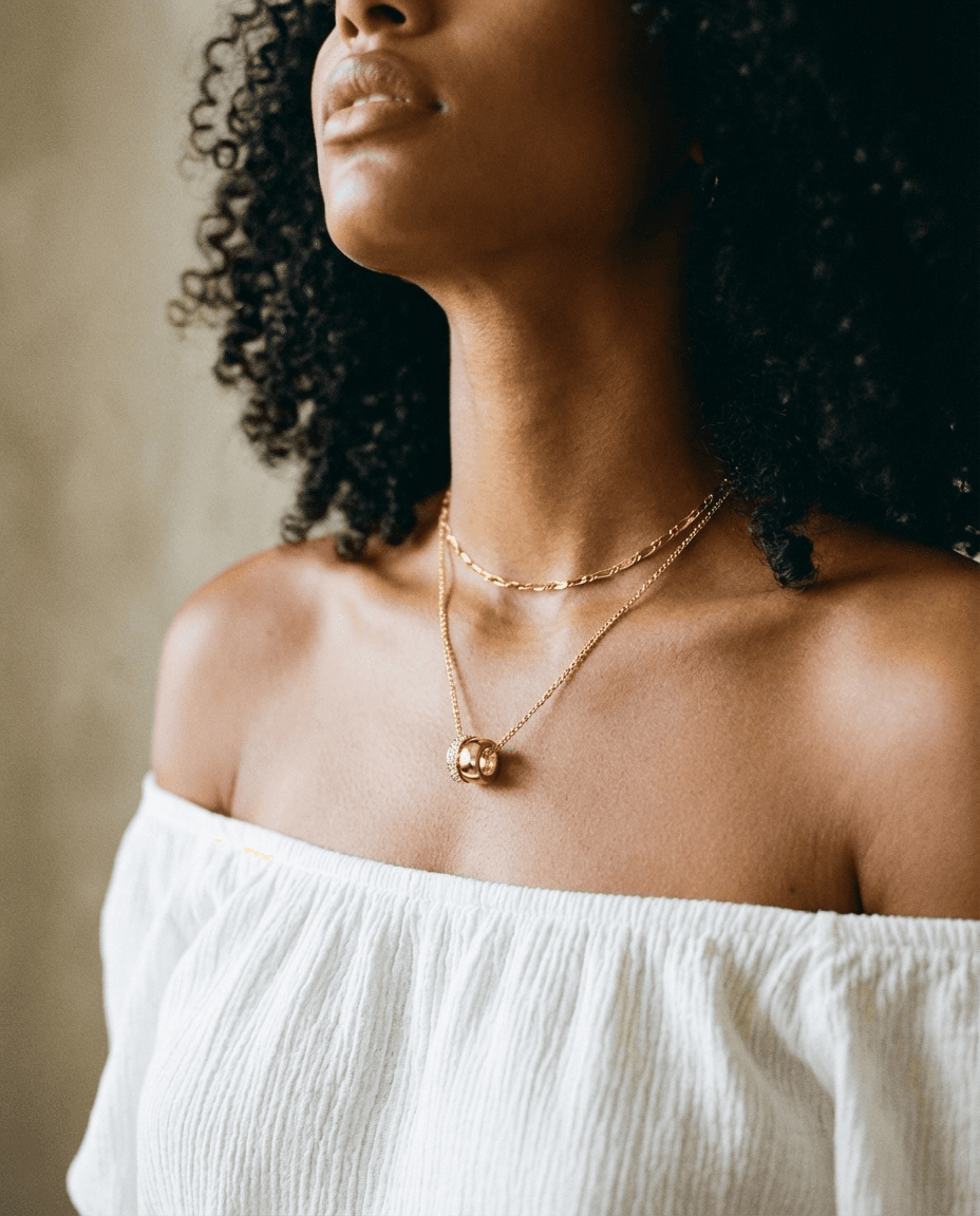 Elegant Interlocking Double Circle Zircon Necklace - Image 2